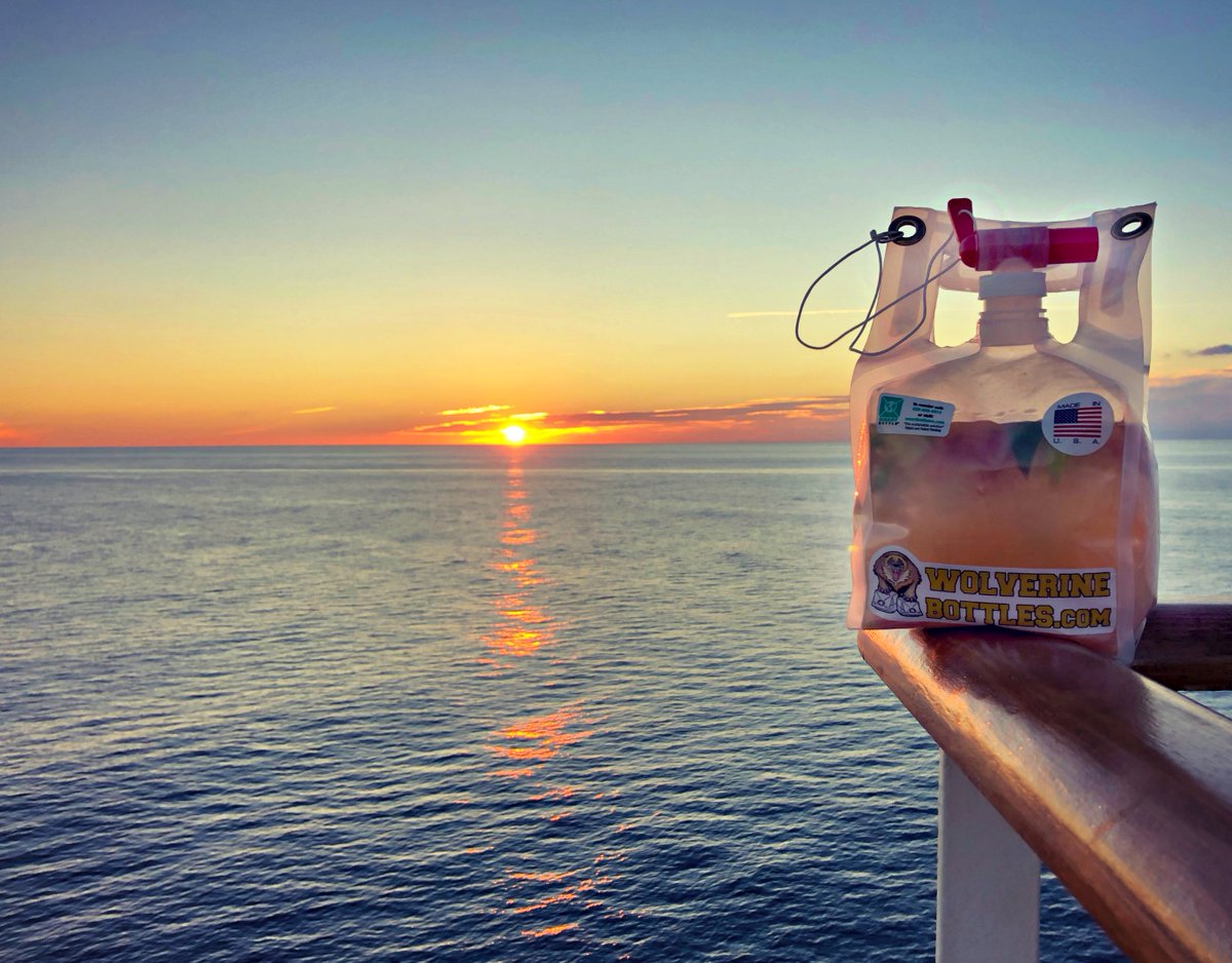 WolverineBottle's tweet photo. Gulf of Mexico, near Yucatan Peninsula.
#Sunrise
#WolverineReady https://t.co/n17FYky1Zk