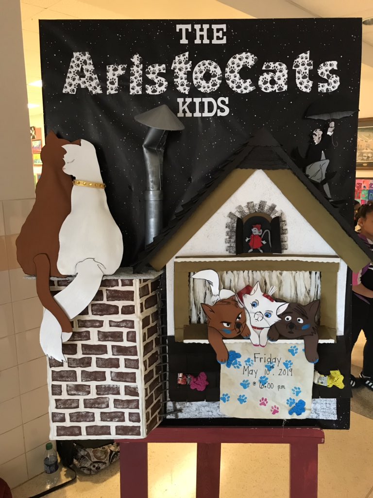 basdjacksilva's tweet photo. The artwork in the hallways of @DoneganBASD is just beautiful. #BASDarts @BethlehemAreaSD https://t.co/9fMq1c3peT