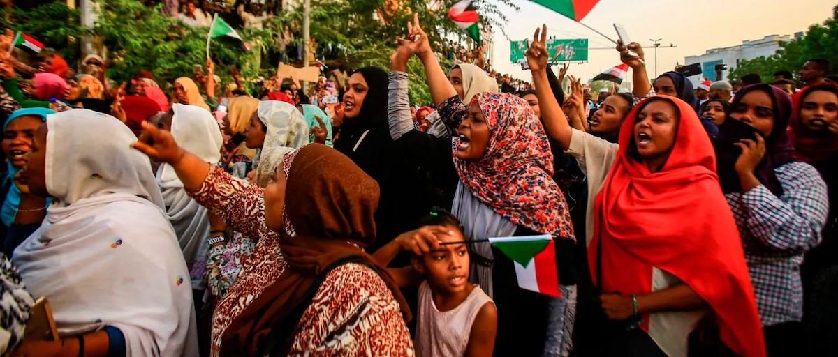 PSCReport's tweet photo. The AU and IGAD have an opportunity to challenge an authoritarian state-building project and help build a better Sudan. Read here: https://t.co/Bl1QGok6kY
#Sudan #AfricanUnion #IGAD #AU #Bashir https://t.co/eiYAxyPB36