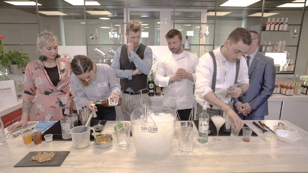 AcquaDolomia's tweet photo. 🍸 #ICOOKTAIL🍹
#AcquaDolomia alla #BartendingCompetition organizzata da #CookAcademy, tra #Blindtesting, #Mixology, #Cocktail e #BarChef

Una vera e propria sfida per la proclamazione del miglior #Bartender

[Qui tutte le puntate > 
https://t.co/vrYklZ87jH ] https://t.co/qNUFz99q0e