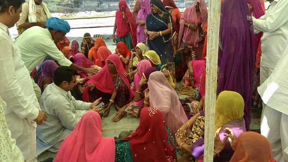OfficeofRLJ's tweet photo. @RamlaljatINC @INCIndia @MahilaCongress @INCRajasthan @congress4mandal आज माण्डल में जनसभा से पहले के कुछ छायाचित्र। 

#Mandal #Rajasthan https://t.co/V1M1KRmO8Y