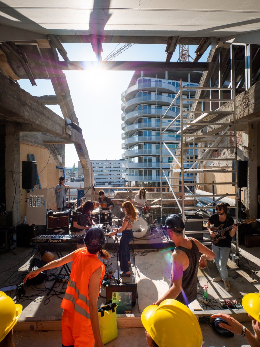 De zonovergoten zolder van het <a href="/ABNAMRO/">ABN AMRO</a>-pand in Rotterdam bleek de perfecte setting voor het concert van <a href="/altingunband/">Altın Gün</a>! 💯 Dank aan de bezoekers van Parfum en <a href="/motelmozaique/">Motel Mozaique</a> voor het dansen, Ruben Hamelink voor deze prachtige foto's en <a href="/forumrotterdam/">Forum Rotterdam</a> voor de gastvrijheid!