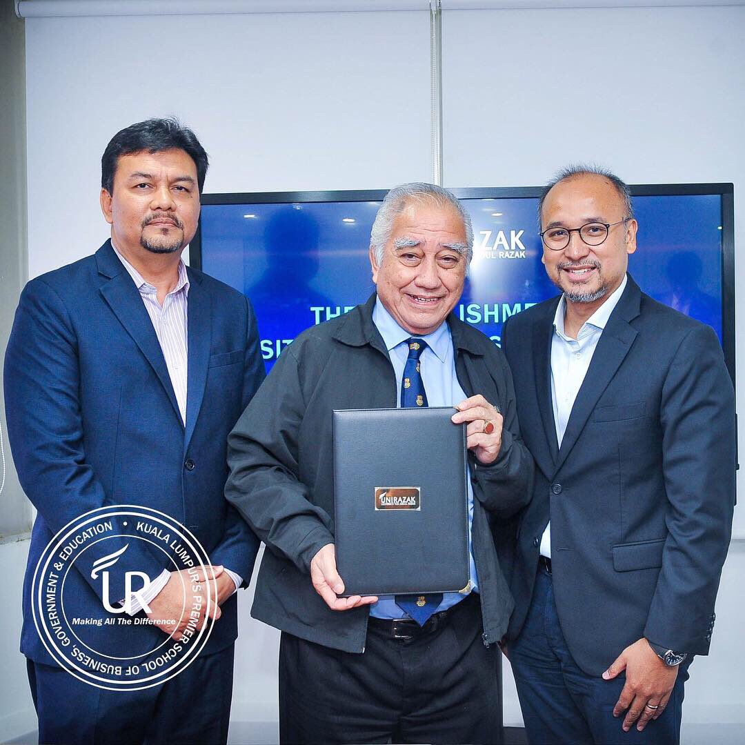 myunirazak's tweet photo. With great pleasure that we share our first endowed Professorial Chair on Family Business.

The ceremony established Prof. Mohar Yusof as Siti Maya Professor of Family Business, endowed by Dato’ Dr. Mohamed Ghazali Dato’ Mohamed Yusoff of Nusatek Group of Companies.

#UNIRAZAK https://t.co/5dVlUfY2T9
