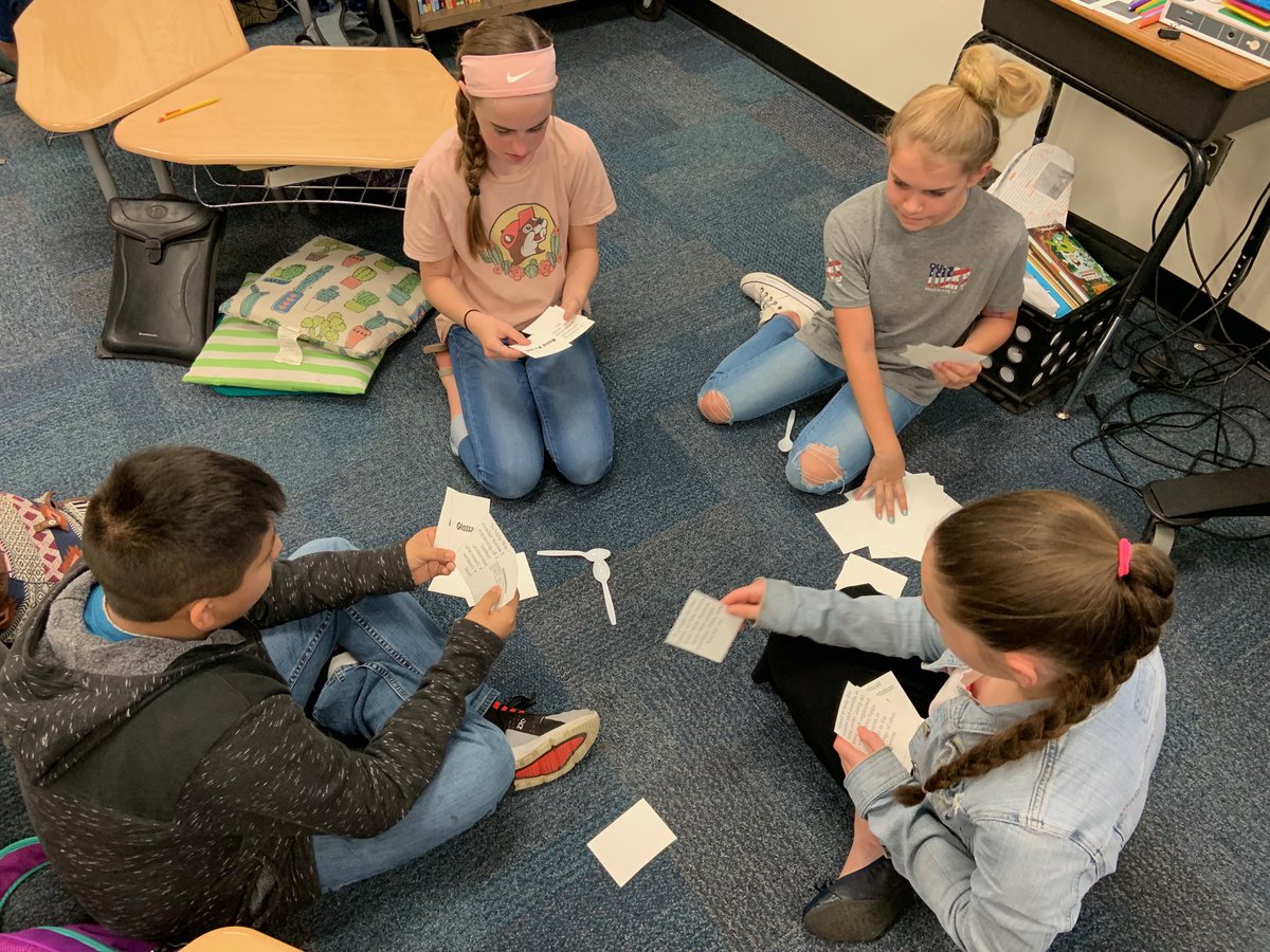 sinclairDIS's tweet photo. Some healthy competition in a mean game of Spoons this Tuesday morning. Practicing our text features and their purpose! 🥄 #DISincredible https://t.co/9h4V4zFBpY