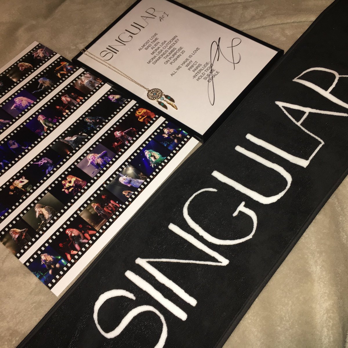 KZRn7hZa's tweet photo. Like if you miss Singular Tour @SabrinaAnnLynn #sabrinacarpenter #singulartour https://t.co/eNhrVdPd0G