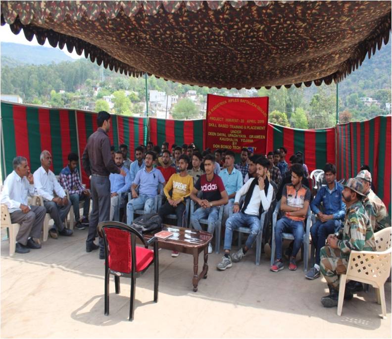 Whiteknight_IA's tweet image. #IndianArmy motivated 38 youth to attend a six-month #SkillDevelopmentCourse at #Lucknow org by #DonBoscoTechSociety under #ProjectHimayat from Kalakote region. Trainees post initial orientation will proceed to #Lucknow. Local populace appreciated efforts of #ArmyForYouth @adgpi