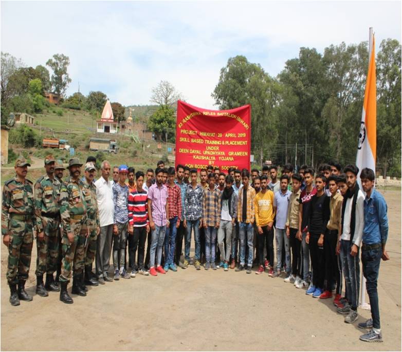 Whiteknight_IA's tweet image. #IndianArmy motivated 38 youth to attend a six-month #SkillDevelopmentCourse at #Lucknow org by #DonBoscoTechSociety under #ProjectHimayat from Kalakote region. Trainees post initial orientation will proceed to #Lucknow. Local populace appreciated efforts of #ArmyForYouth @adgpi