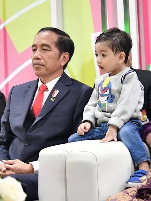daisycantik5's tweet photo. Jan ethes cucu jokowi yg lucu dan imut ☺️❤️ https://t.co/bU8jm1VBp9