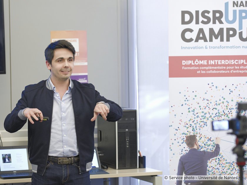 DisruptCampus44's tweet photo. Le 2e #DisruptRead qu'on vous propose en ce beau jour de mardi est le plus récent livre de @CyrilCardoso:"Innover comme #ElonMusk #JeffBezoz et #SteveJobs "
@CyrilCardoso nous a présenté en exclusivité son livre à l'afterwork #DisruptCampus #Nantes du 13 mars dernier 👌 https://t.co/QRITr1tiol