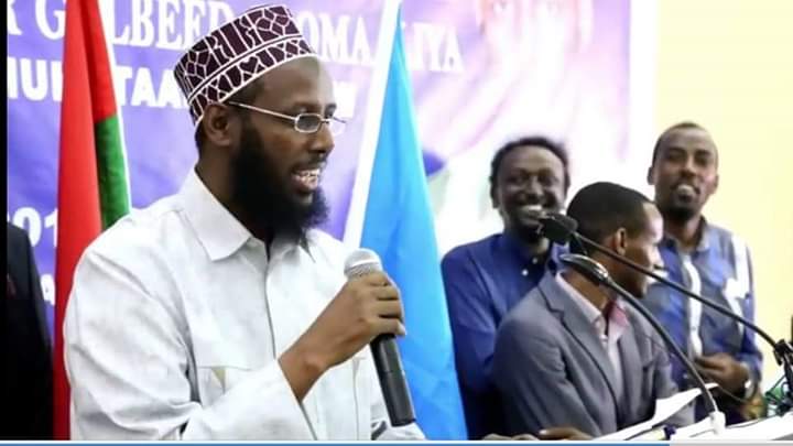 Samow87679623's tweet photo. SHEEQ MUKHTAAR ROOBOOW OO ALSHABAAB KASOO BAXAY DAWLADDANA ISU DHIIBAY MAXUU SHAN BILOOD U XIRAN YAHAY FARMAAJO CULUMADIISA MA WEYDIIEN ARRINTAAS https://t.co/a4cpbOUWHu