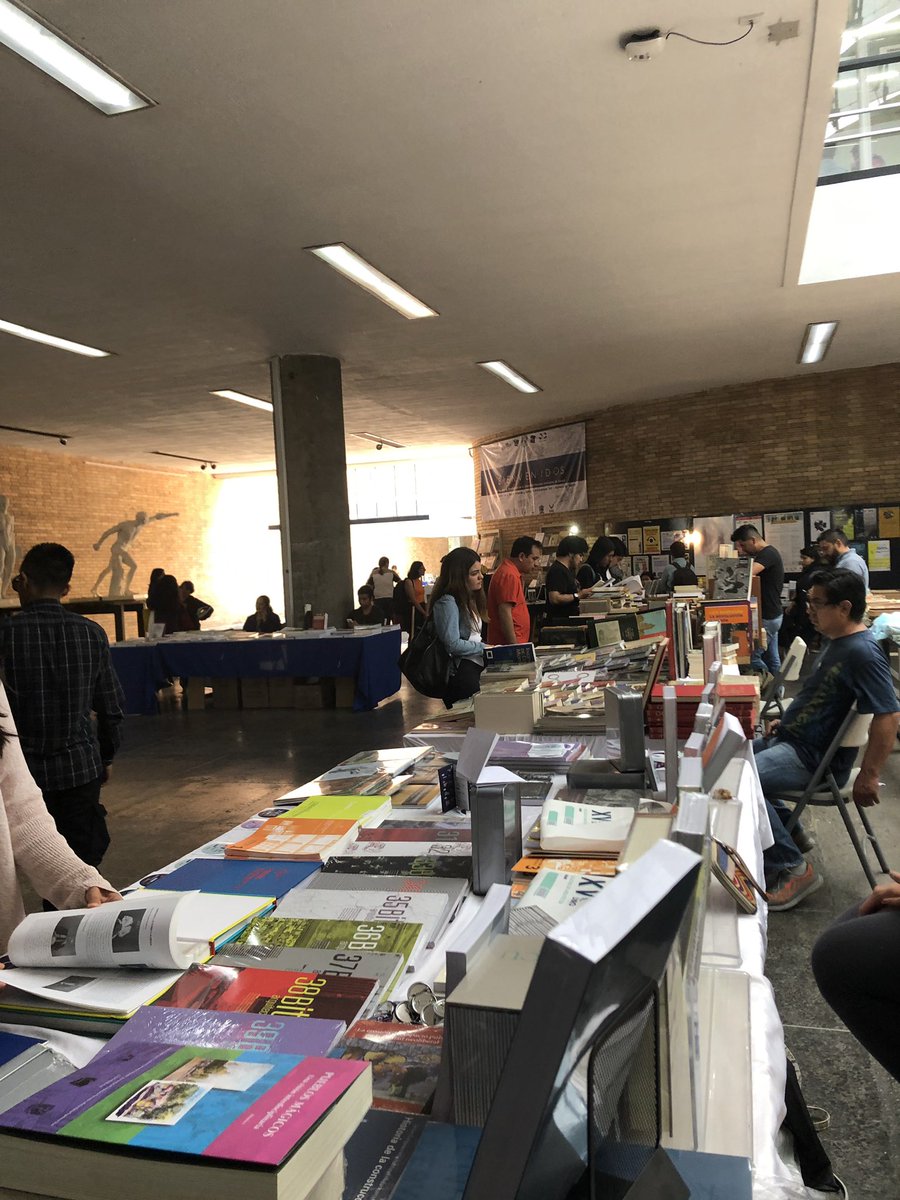 Ya fue inaugurada la XV Feria del Libro de la Facultad de Arquitectura en este #DiaMundialdelLibroydelDerechodeAutor ¡No dejen de visitarla!