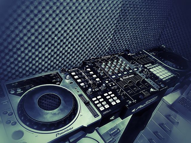 kizombapower's tweet photo. Work Hard- Party Harder
#djmacalak #workinprogress #kizombadj #studio #kizomba #semba #afrobeat #afrohouse #zouk #tarraxinha #kizombapower #kzbpwr https://t.co/16Z7m9W5wG https://t.co/xXB8DJZ7jW