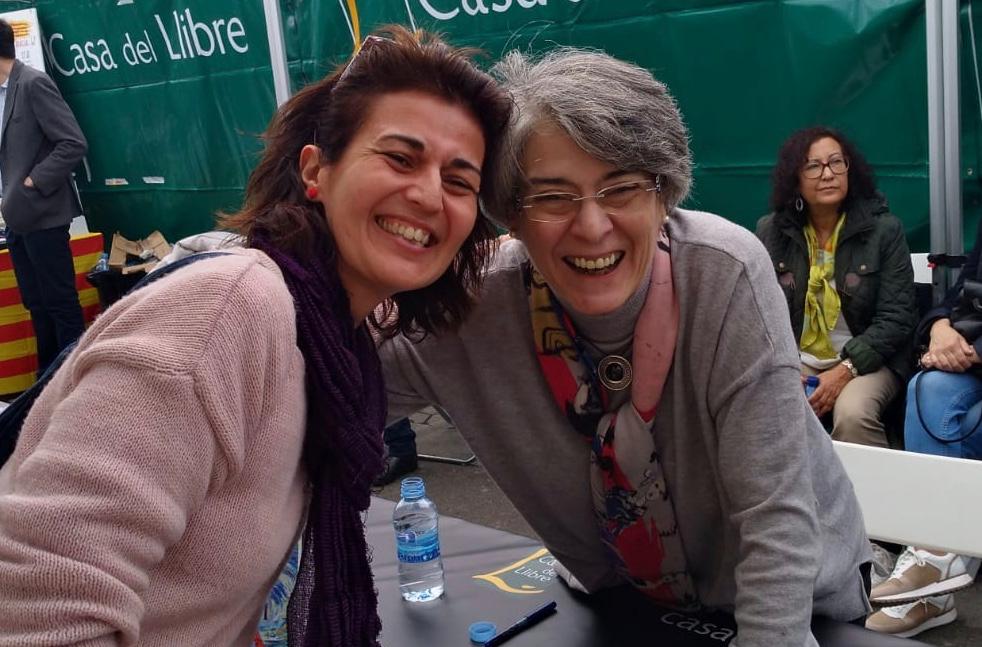 anacris_gf's tweet photo. Muchas gracias por compartir vuestras historias y hacer de la lectura una aventura @MatildeAsensi #SAKURA @cris_villanueva #desplegandovelas Un #SantJordi2019 para recordar #Barcelona #DíaDelLibro https://t.co/fZzNnugZrv