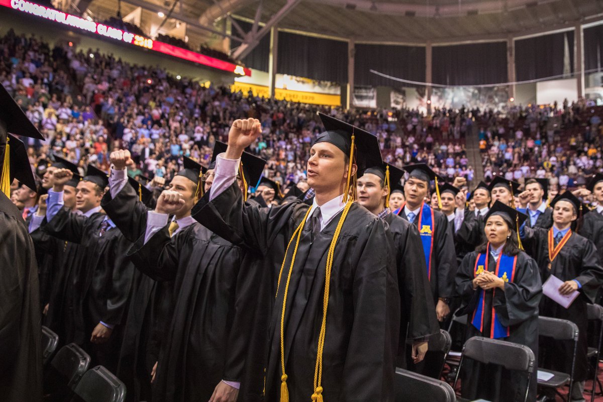 CarlsonUG's tweet photo. It's that time of year! 🎉🎓 #CarlsonGrad All you need to know for Commencement 2019: https://t.co/SMx9qHUNHL https://t.co/zZV4HBjgDe