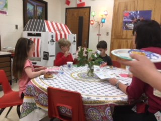 edlopezEES's tweet photo. We had lots of fun visiting Cafe Fifi . We ate yummy food! Merci Madame Catlett and Ms. Powell's class. #EESLeadAndLearn #fun https://t.co/5PTNmDitJy