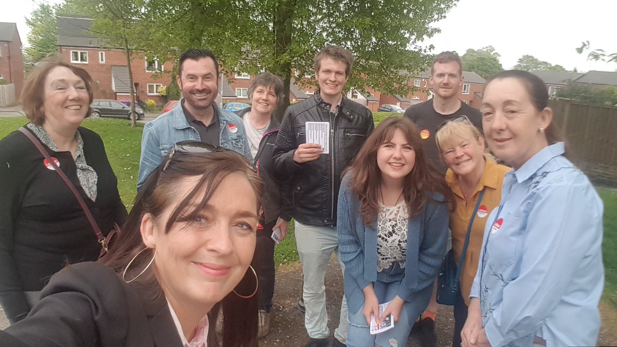 1lynniewilliams's tweet photo. Some of the @LiverpoolLabour team out tonight in support of @sharonconnor28 the only choice for Allerton Huntscross #loadsofsupport #betterroadsmassivewinner https://t.co/2gu4iyJJkr