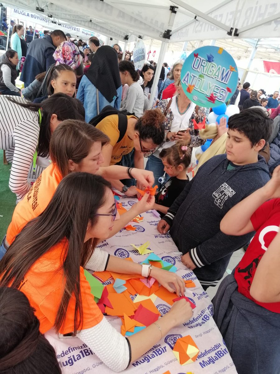 MskuOrigami's tweet photo. #23NisanUlusalEgemenlikveCocukBayramımız https://t.co/mYECay68tu