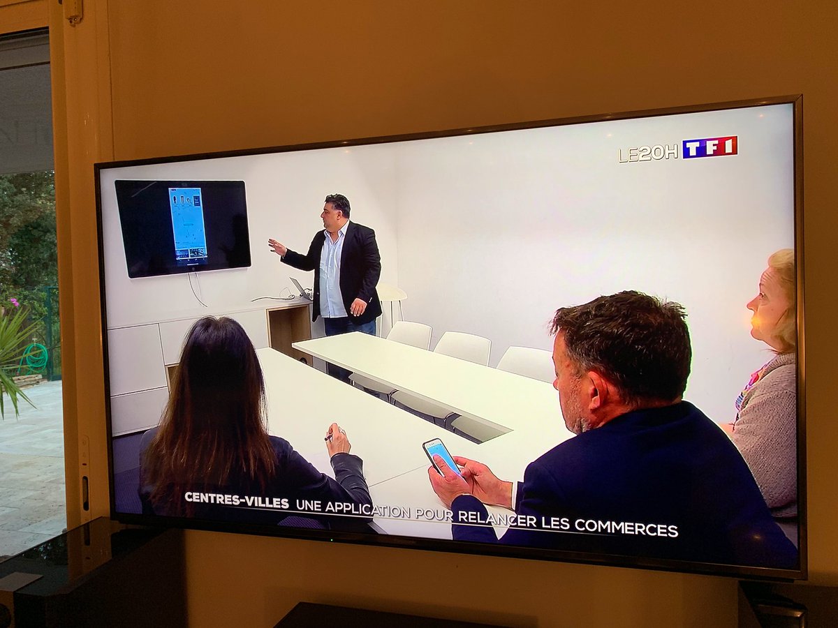 deborah_alz's tweet photo. Wahou c’est #shopinzon en direct sur @TF1, startup accompagnée par @marseilleinnov 🌱😀 Bravo 🎉 https://t.co/RLjhyIgFFK