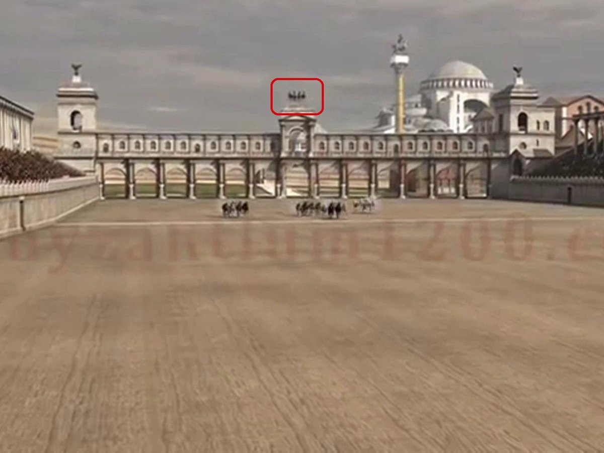 İtalya'nın Venedik kentinde San Marco Meydanı'nda sergilenen dört at heykeli, #İstanbul'a ait eserlerden biriydi. Üzerleri altın kaplama olan bronz yapımı at heykelleri, Bizans İmparatorluğu döneminde Sultanahmet'te yer alan hipodromun ana girişinde bulunuyordu.