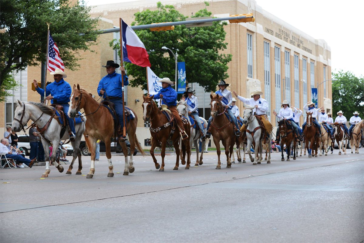TheMasterScapes's tweet image. Grab your boots boys and girls because the Western Heritage Classic Parade &amp;amp; Street Dance is May 9th at 6:30 PM! The night will consist of a downtown parade, two stepping, &amp;amp; other outdoor western festivities. Click here to read more details: facebook.com/events/4781538…
