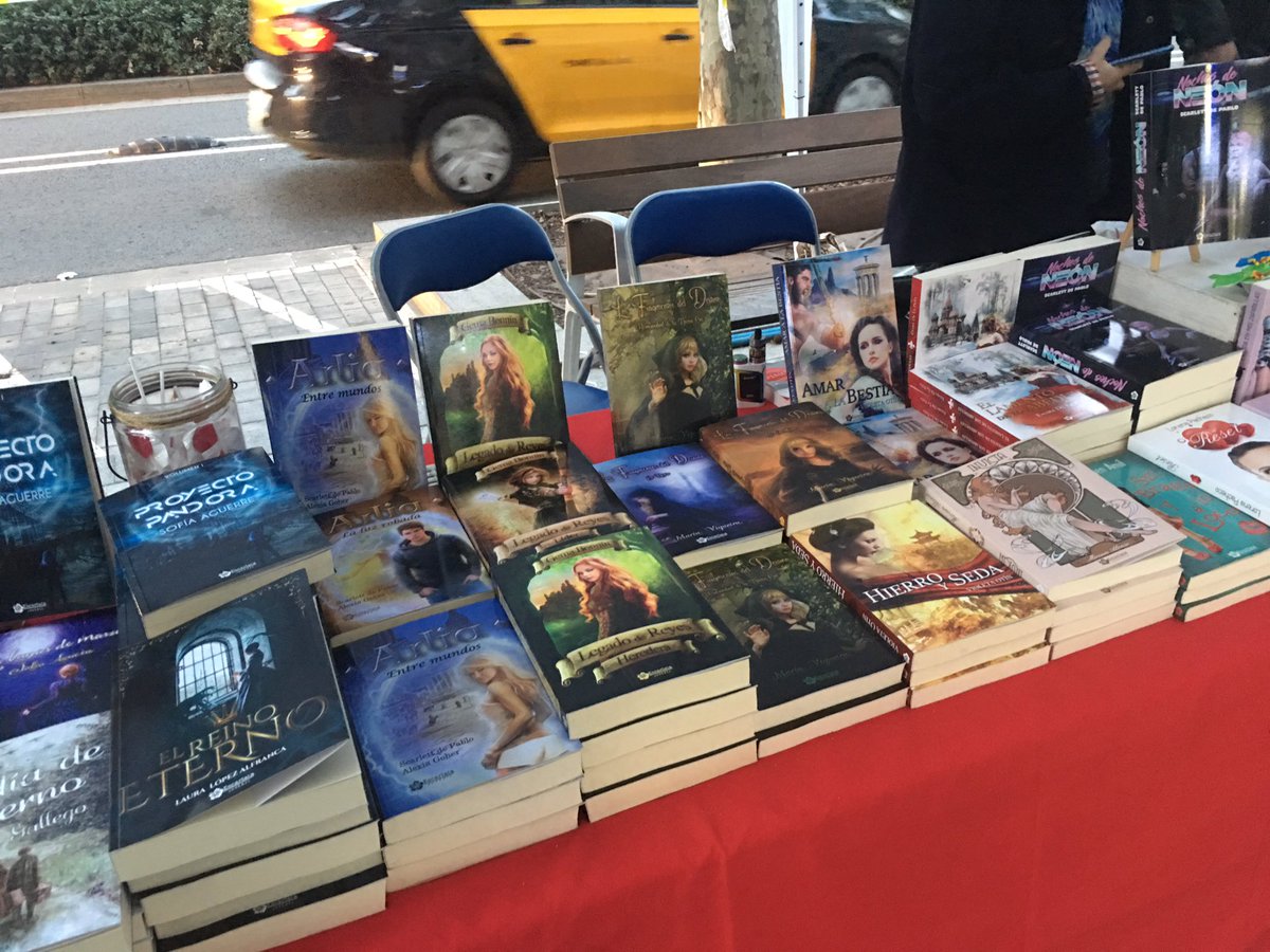 Celebrando Sant Jordi con un libro de <a href="/MariaMViqueira/">María Viqueira</a> <a href="/EscarlataEd/">Escarlata Ediciones</a> 👌🏼👌🏼👌🏼🌹🐉