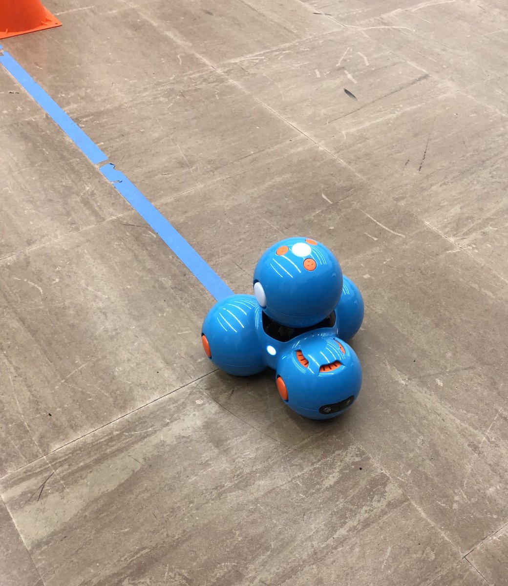 MayfieldTI's tweet photo. STEAM in action learning about coding and robotics with students from @MMSOurHouse. @vmcg_07 and @YasTechMMS providing wonderful opportunities for students. #MyChoiceMayfield https://t.co/RZOL9FPHMV