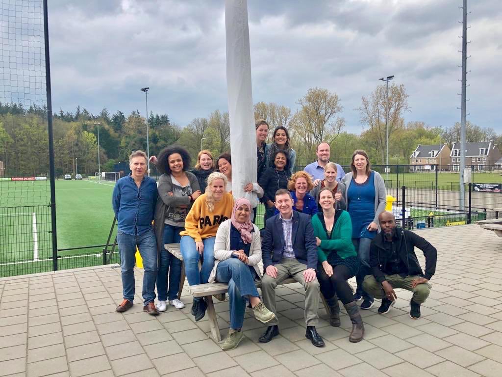 VersaTukkie's tweet photo. 2daagse #ABCD -er #CormacRussell #RodeWouw inspireert bewoner & medewerkers #MEE-UGV #Versawelzijn #PositieveGezondheid Buurtkracht buren #CoalitieErbij #SociaalwerkNL (4 juni derde dag) #wijkcentrumStJoseph https://t.co/Nq41VIDC1s
