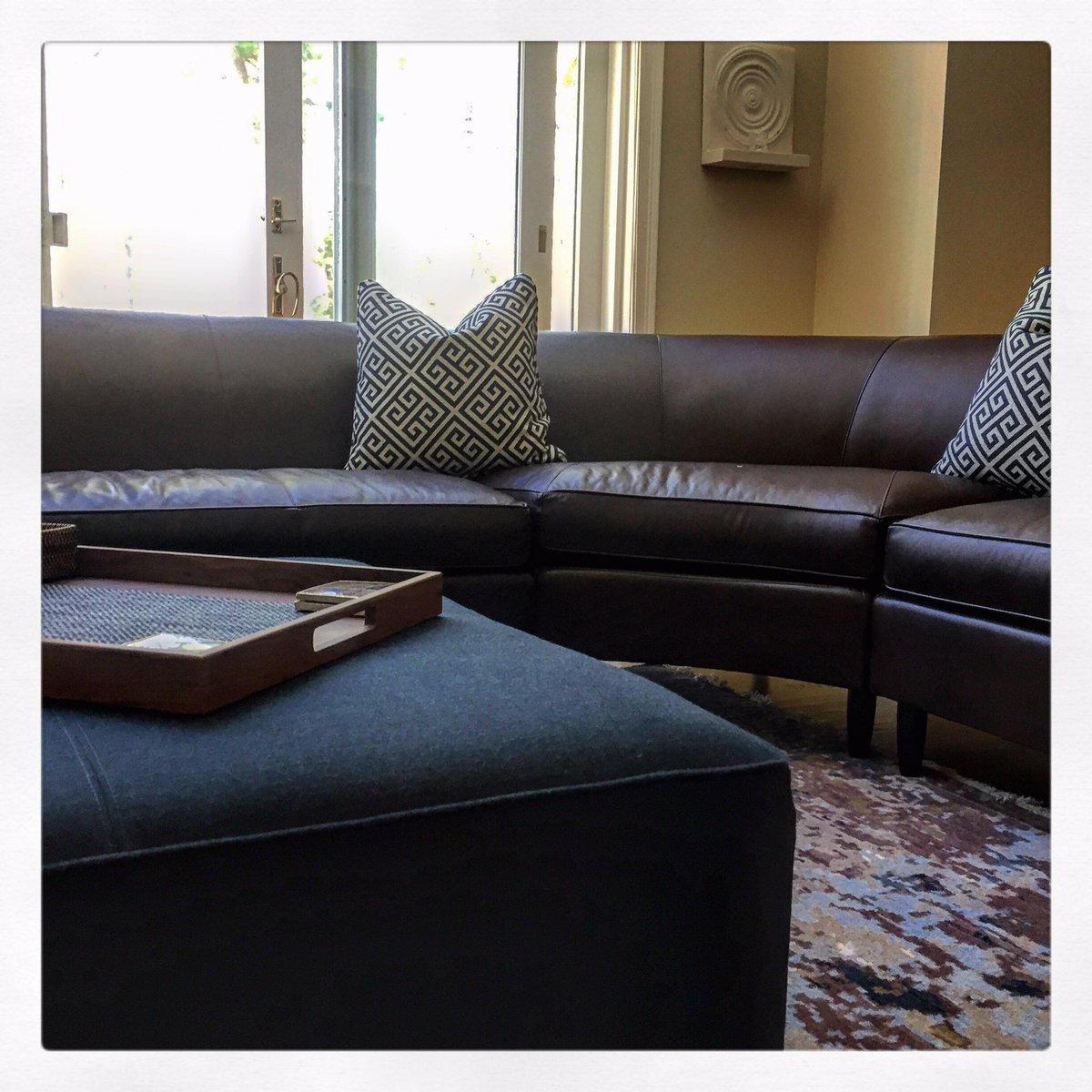 RJ_EthanAllen's tweet photo. Loving this leather sectional recently delivered to a very happy client in Seekonk. 😊 #EthanAllen #ethanallendesign #interiordesign #interiordesigner #midcentury #leather #furniture #customfurniture #RhodeIsland #Massachusetts #NewEngland https://t.co/3dEFYRErZd