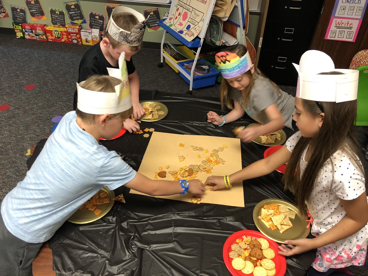 MsPlucheck's tweet photo. Eerrk, Polly wants a polygon cracker! Sorting polygons vs nonpolygons using different crackers #CESOneTeamOneDream   #piratetakeover https://t.co/fZuZM9IBp2