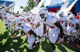 lwhurricanes's tweet photo. Thank you @wesnab4646 and @FAU_Football for #comingtotheSHORES today and talking about our 2020 Prospects! #LakeSidePride #CollegeBoundCanes https://t.co/zhU3xRIH9m