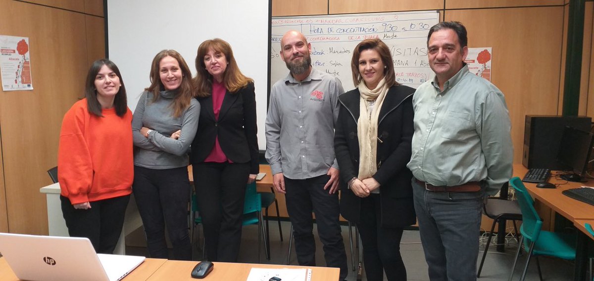 ☄️<a href="/FlyWork_Drone/">FlyWork Drone</a> nos visita e impregna de pasión y profesionalidad🤩Gracias por mostrarnos el espíritu del emprendimiento 💪🏼bit.ly/2KY4JmK <a href="/FundacionSMLRPH/">Fundación Santa María la Real</a> @Lanzaderas_EES <a href="/fundacionTef/">Fundación Telefónica</a>