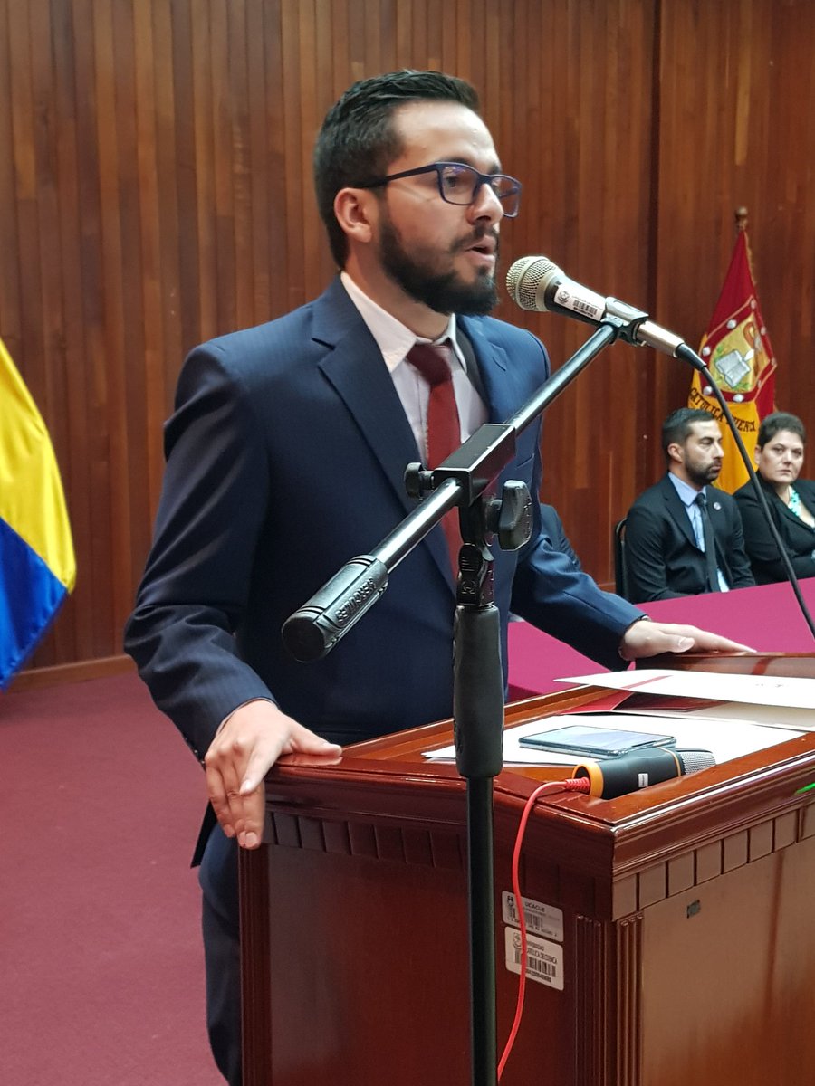 ciec2019's tweet photo. Es importante para nosotros como estudiantes tener este nivel de congresos, organizado por parte de la @UCatoCuenca. Me llena de honor formar parte de esta institución aborda David Luzuriaga presidente de la @Feucc2018 en el #CIEC2019. https://t.co/Qe3FsEoUBR