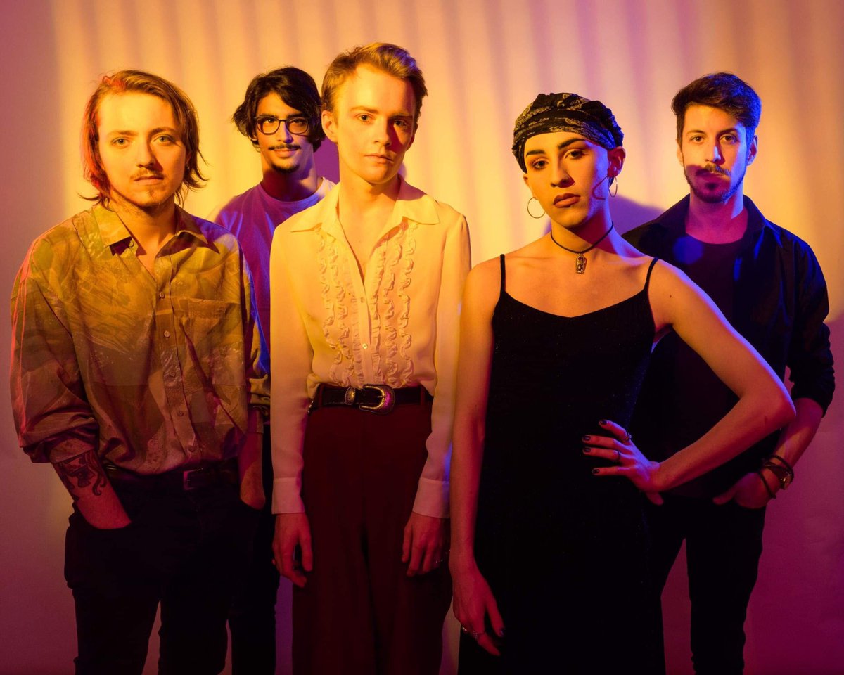 Excited to announce that @sugartheband will be joining @YoEaves on the 9th May 

Tickets >>>> dice.fm/miss-eaves-9th…