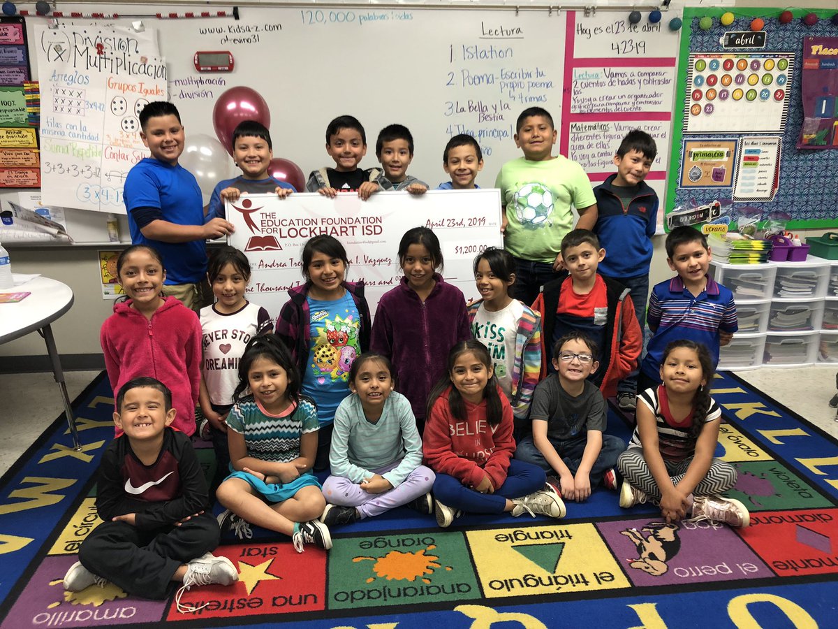 MaestraATrevino's tweet photo. Thank you #EducationFoundation! Our bilingual kiddos will enjoy having new Spanish books for guided reading. Gracias! #PCEProud #LockahrtLeading https://t.co/aJnEj37q8x