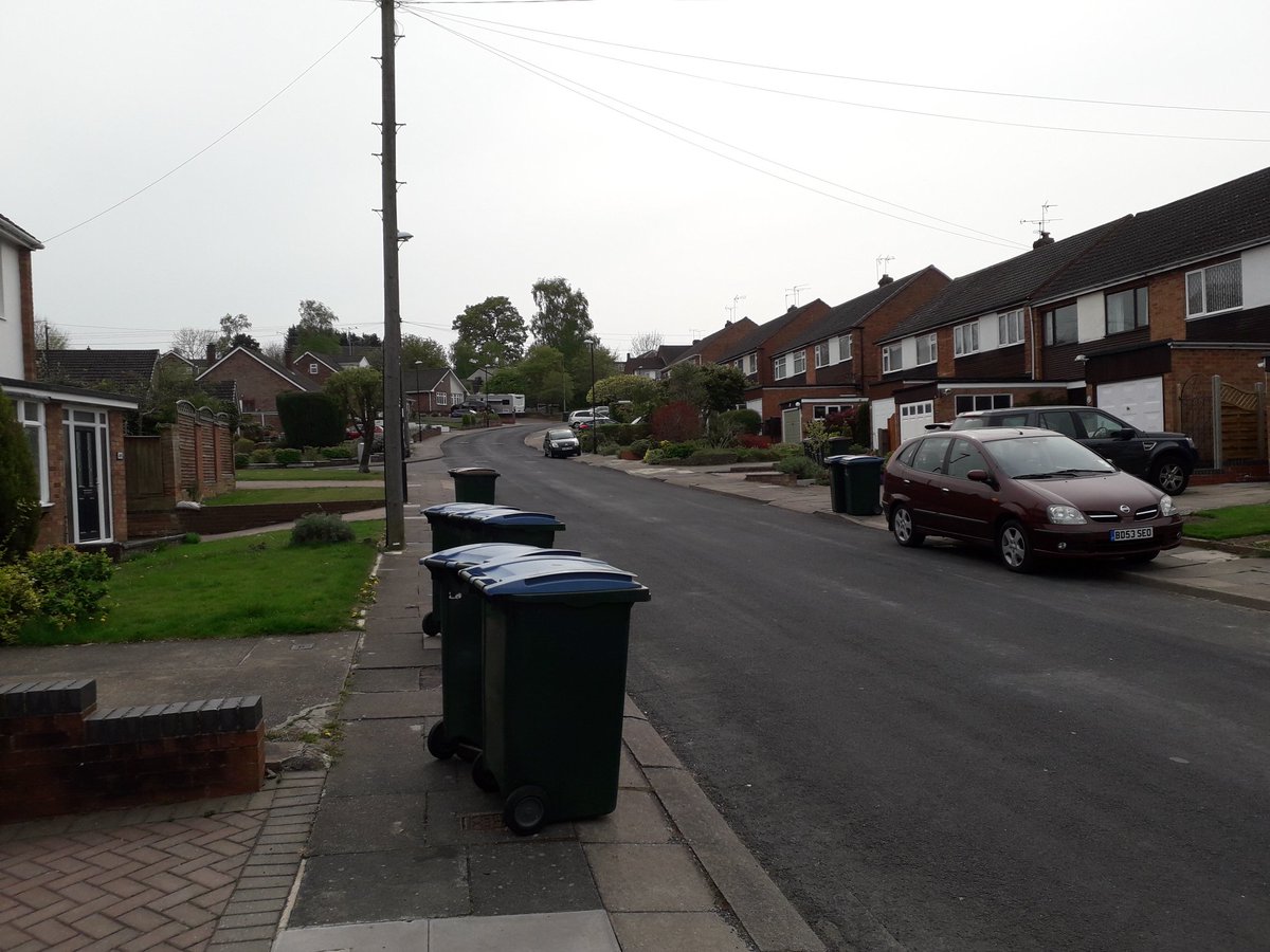 CllrGaryRidley's tweet photo. Lovely afternoon delivering letters in #MountNod complete with essential kit! #LocalElections2019 #ToryCanvass #PlanForCoventry @CVConservatives @LepoidevinJulia @Pete_Male https://t.co/ROwgJa1100