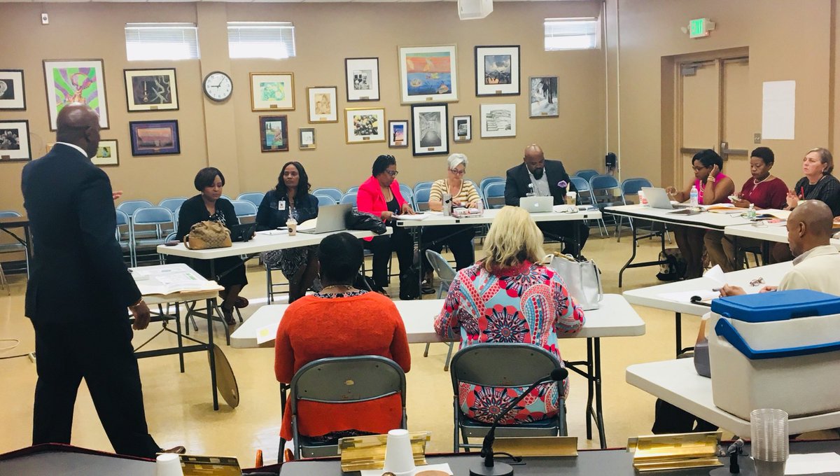 DegaSuper's tweet photo. Curriculum round table discussion going on: assessment, DOK, @AdvancEDorg communication and supporting teaching/learning https://t.co/VoOIsiKTqW