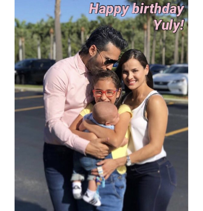 LatinIconos's tweet photo. Happy birthday @YULYFERREIRAA!! Los mejores deseos deseos de tu familia #LatinIconos ๐๐๐๐ผ๐๐ผ๐ https://t.co/E5u4XM462U