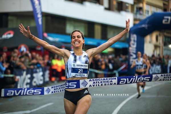 erretratua's tweet photo. No perder la sonrisa es una actitud que todos deberíamos tener en cuenta siempre”
#triathlon #triathlontraining #triatleta #triathlete #swimbikerun #trilife #ciclismo #tri #ironmantri #deporte #swim #trackandfield #athletics #sports #running  #duathlon #run #sportlife https://t.co/gpMFqsU8NN