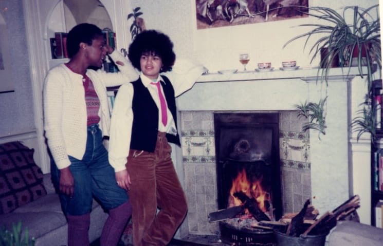 JackieKayPoet's tweet image. Very excited about talking with Angela Davis soon! This is me aged 19 with an Angela inspired Afro and my pal Mo Ross @DecolSocCam