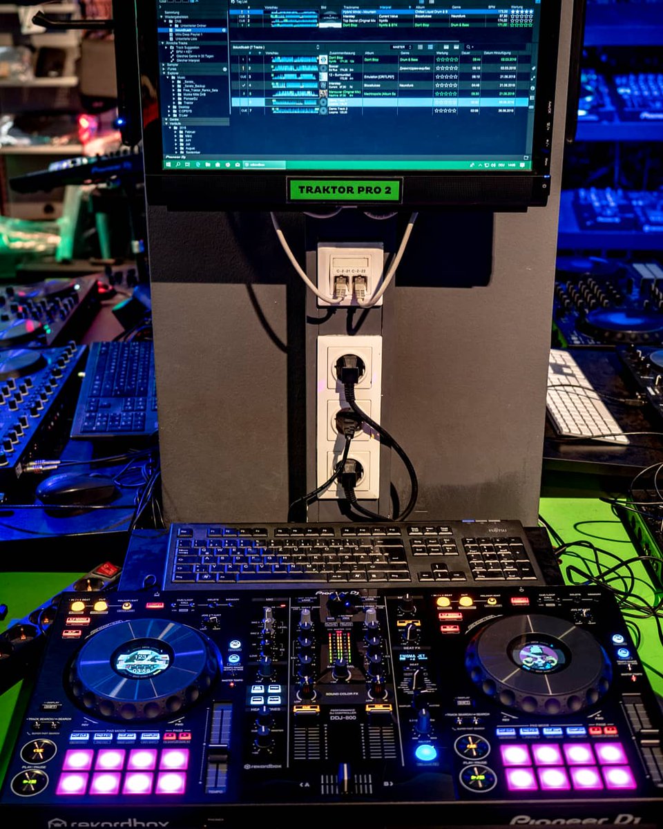 klangfarbewien's tweet photo. Have you already tested the new DDJ 800 from @PioneerDJglobal? Let us know what you think about it!
🎧🎶✌
#pioneerdj #ddj800 #djcontroller #rekordboxdj #djlife #djlove #djshop #klangfarbe #gasometer #ddj #digitaldj #djgear #clubdj #djgear #scratchdj #djequipment #olympuscameras https://t.co/BhgUNs0wBX
