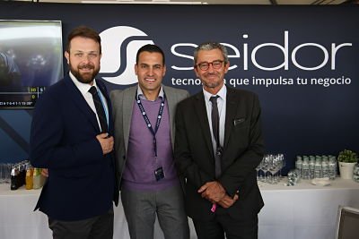 seidor's tweet photo. El Secretari General de l’Esport @gfigueras y el Director del Área de Presidencia y Junta Directiva del @FCBarcelona, Jaume Masferrer han visitado nuestro stand en el @bcnopenbs. ¡Muchas gracias por la visita! 

#seidorfastforward #bcnopenbs https://t.co/cilLjdsdfi