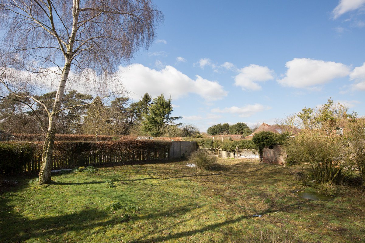 JS_Norwich's tweet photo. **NEW PROPERTY**
Weavers Cottage in Barney!
๐Call our Burnham Market office on 01328 801333!๐
#norfolk #northnorfolk #northnorfolk coast #forsale #property #estateagents #fakenham #fakenhamracecourse #thursfordcollection #greshamsschools
https://t.co/Ci5WQspBf3 https://t.co/JY4FygzUxO