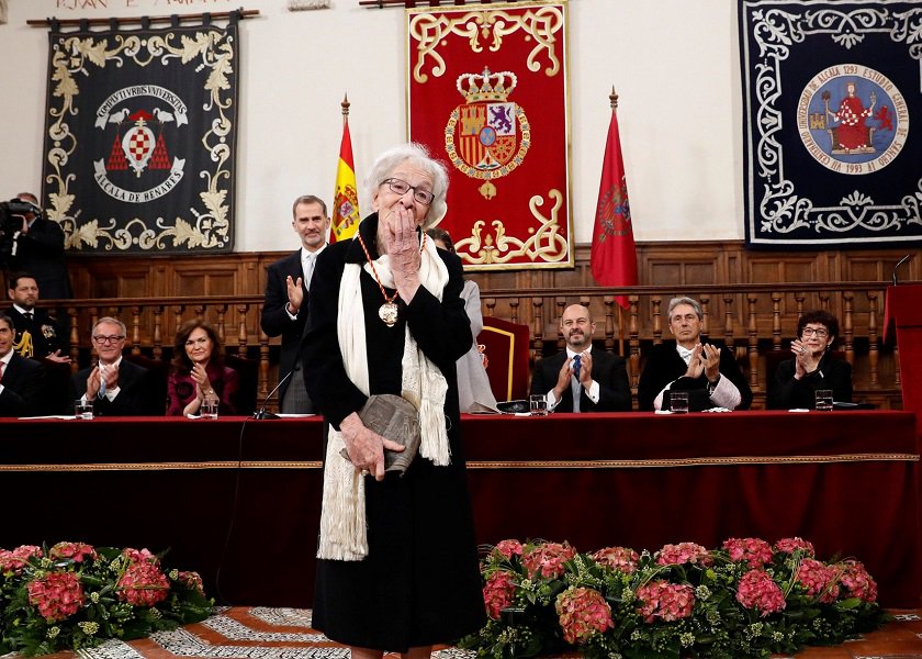 MexContigo's tweet image. Ida Vitale recibe el Premio Cervantes reivindicando al Quijote y la poesía dlvr.it/R3Lsy4