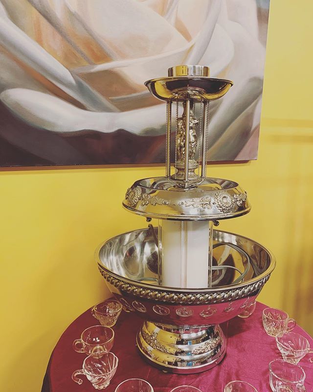 PumpHouseCaters's tweet photo. Gussy up your grad party with a punch fountain! Currently available at Lang Creek Party Rentals! #langcreekpartyrentals #ashlandohio #punchfountain #fancypants https://t.co/TgmrQ51afP https://t.co/qHGOuPX6kH