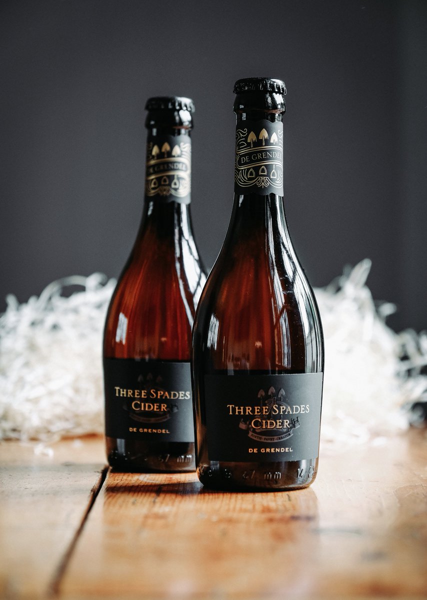 JeffSiepman's tweet photo. Introducing De Grendel Wine's 'Three Spades Cider'. This has to be the most stylish cider bottle I have ever seen. This premium cider is produced in limited quantities from locally sourced freshly pressed apples.   

#DeGrendelWines #ThreeSpadesCider https://t.co/9xbPOvy34E