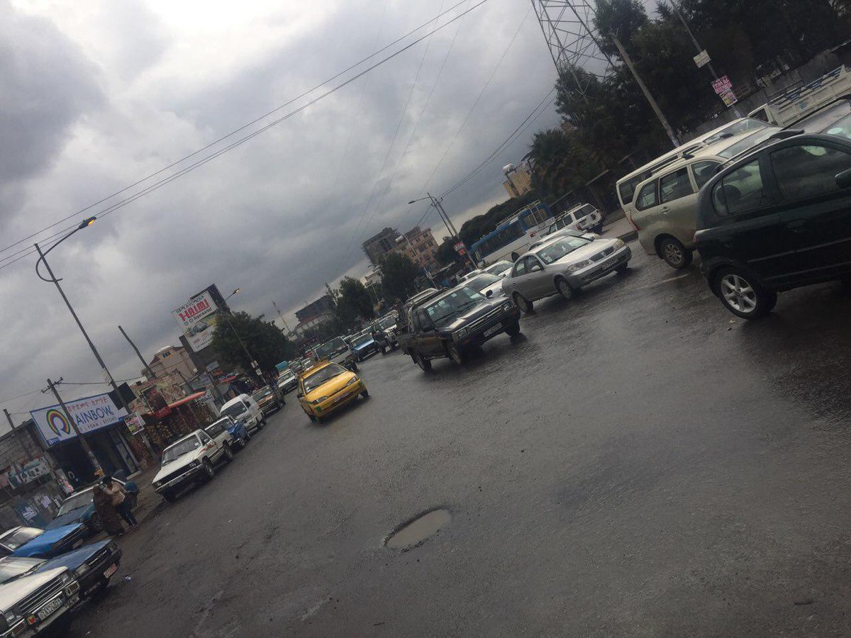 HuleTraffic's tweet image. Jackross area currently. The rain had something to contribute #HuleTraffic #huleinfo #AddisAbeba #AddisTraffic