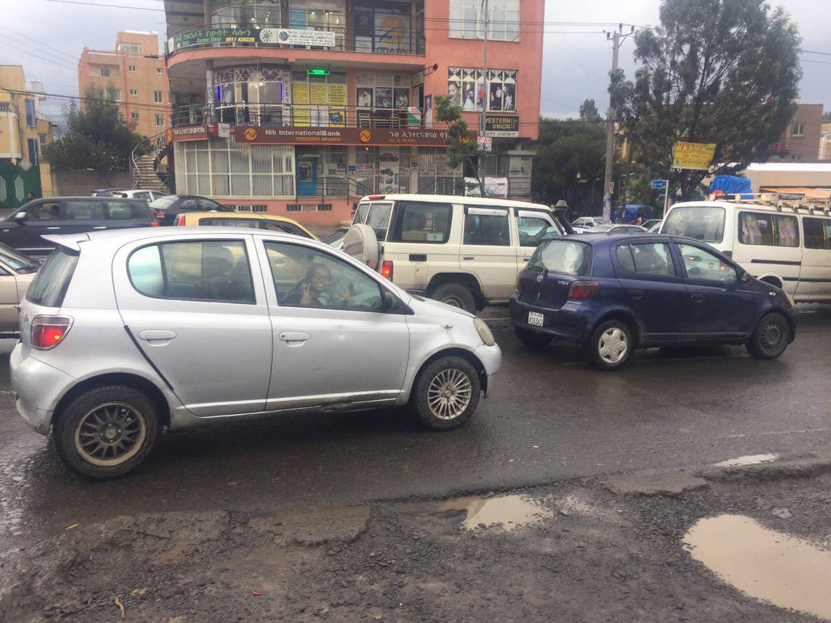 HuleTraffic's tweet image. Jackross area currently. The rain had something to contribute #HuleTraffic #huleinfo #AddisAbeba #AddisTraffic