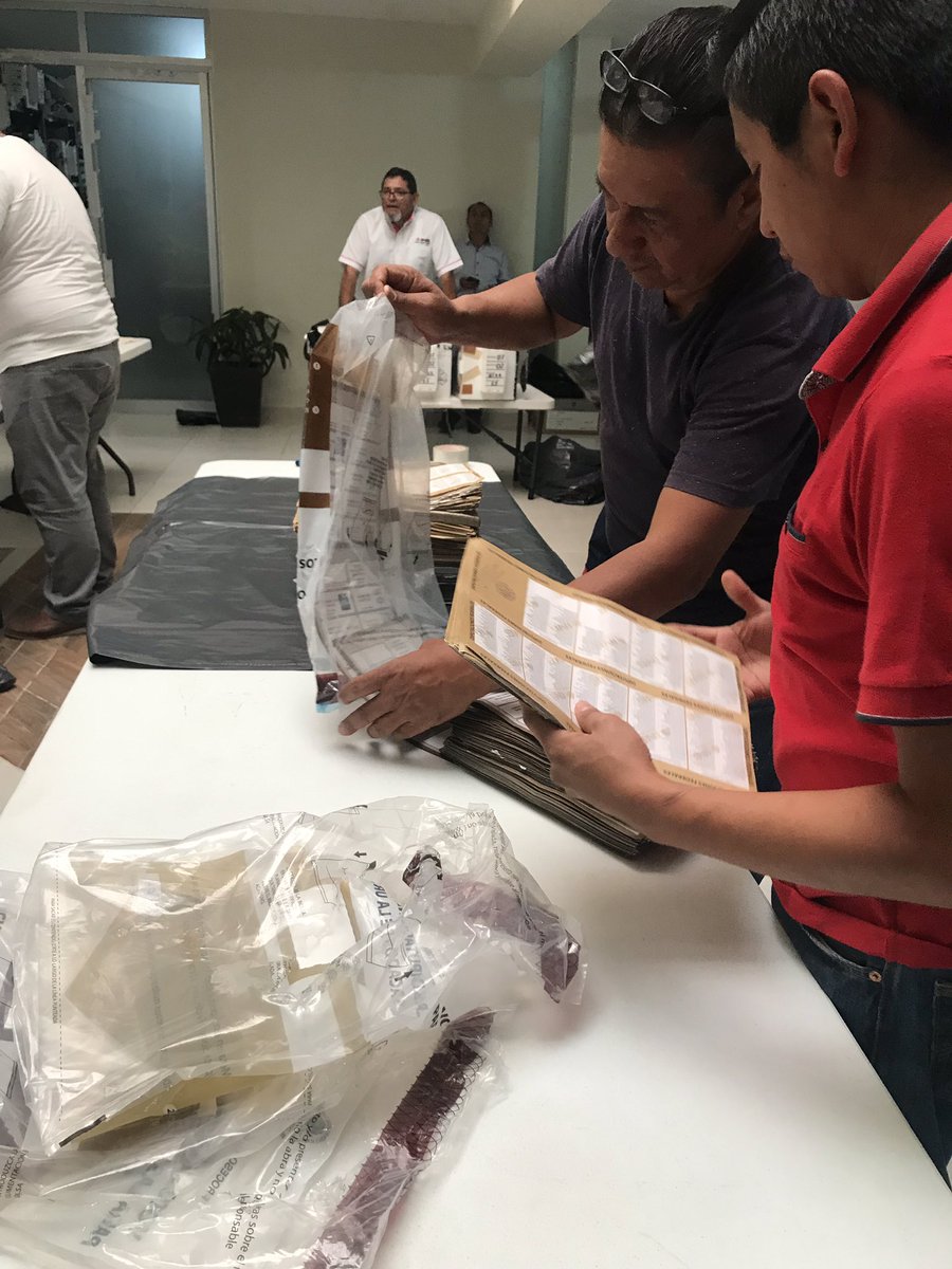 JorgeAnaya07's tweet photo. Boletas y demás documentos utilizados en la jornada electoral de 2018 ya sin valor legal y documental, serán desincorporadas por @INEMexico y el papel será reciclado para hacer libros de texto gratuitos. Noble destino final de la voluntad expresada en las elecciones #DiaDelLibro https://t.co/18D5TibqfW