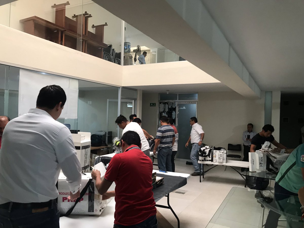 JorgeAnaya07's tweet photo. Boletas y demás documentos utilizados en la jornada electoral de 2018 ya sin valor legal y documental, serán desincorporadas por @INEMexico y el papel será reciclado para hacer libros de texto gratuitos. Noble destino final de la voluntad expresada en las elecciones #DiaDelLibro https://t.co/18D5TibqfW