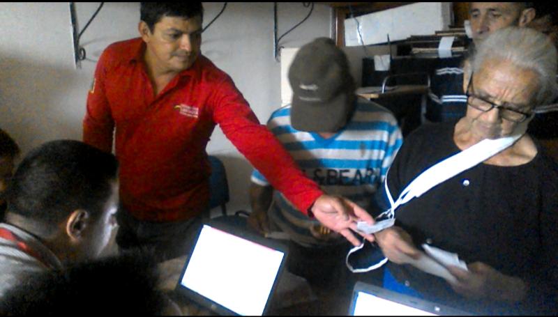 Gracias a la revolución se hizo entrega de medicamentos a través de 0800Salud a personas del municipio libertador, en la sede de la alcaldía, vale destacar que se beneficiaron a muchas personas en esta jornada; Yolimar Hernández alcaldesa del municipio coordinó estas entregas